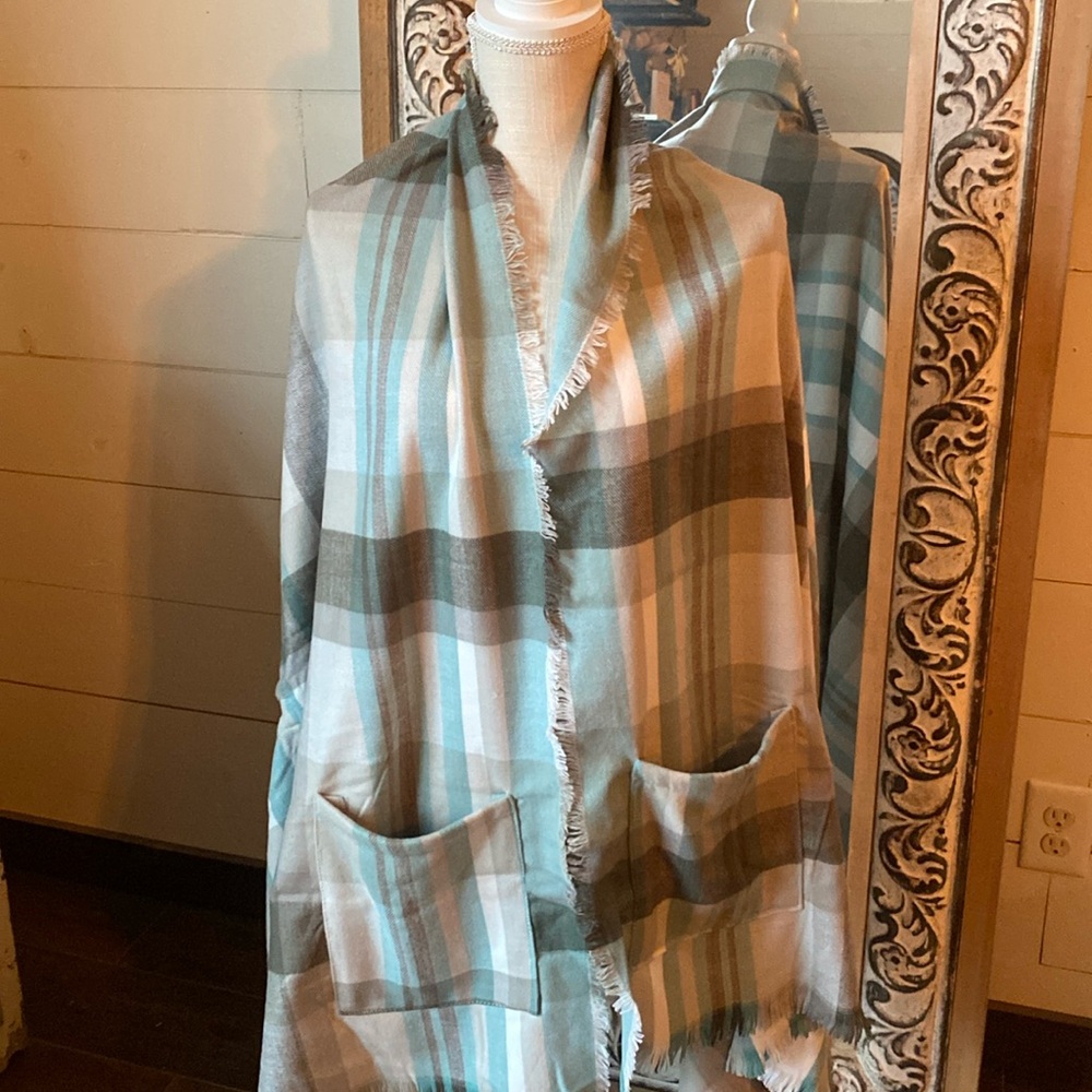 BNWT GRACE AND LACE WRAP